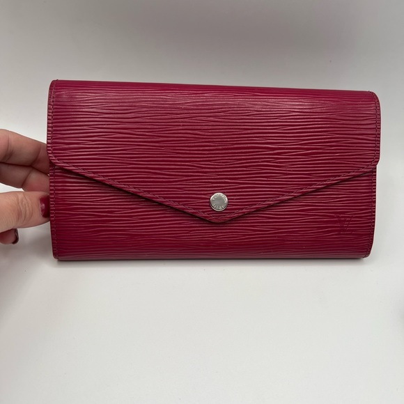 Authentic Louis Vuitton Sarah Wallet